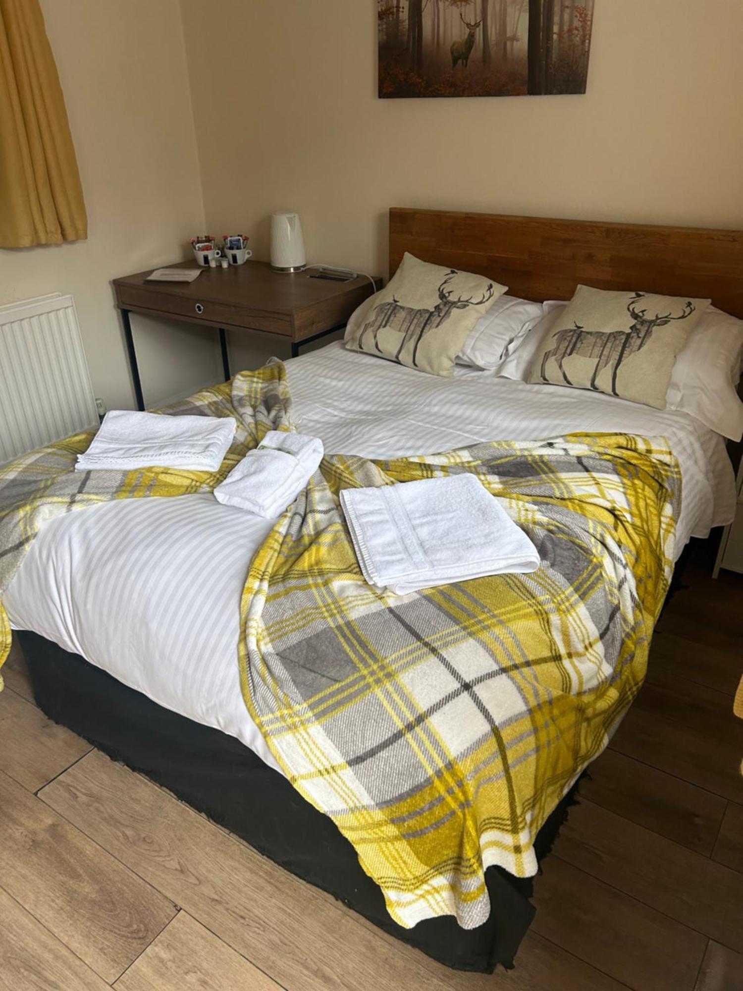 The Wheatsheaf Bramley Surrey Hotel Екстериор снимка