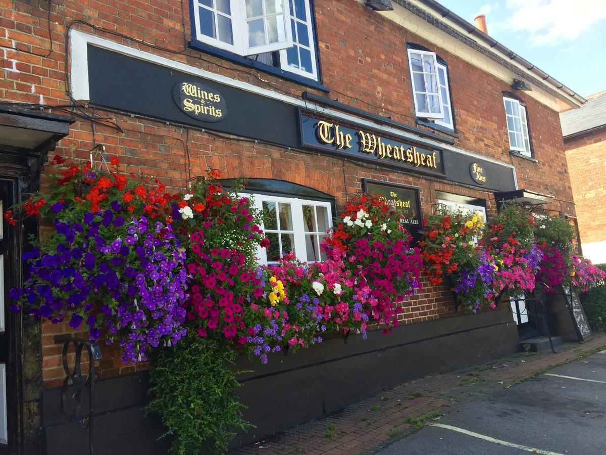 The Wheatsheaf Bramley Surrey Hotel Екстериор снимка