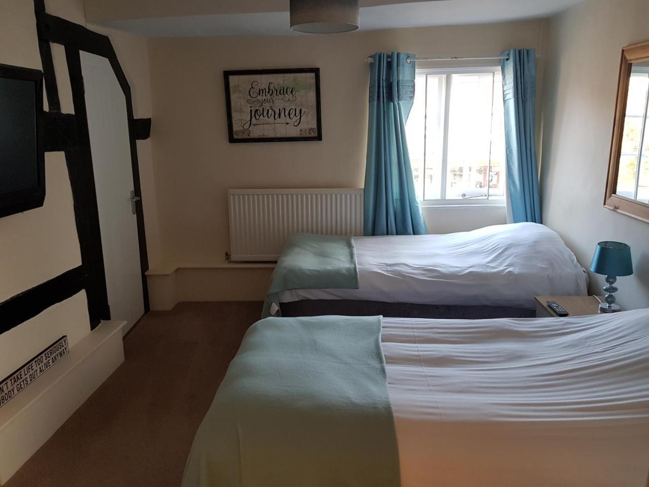The Wheatsheaf Bramley Surrey Hotel Екстериор снимка