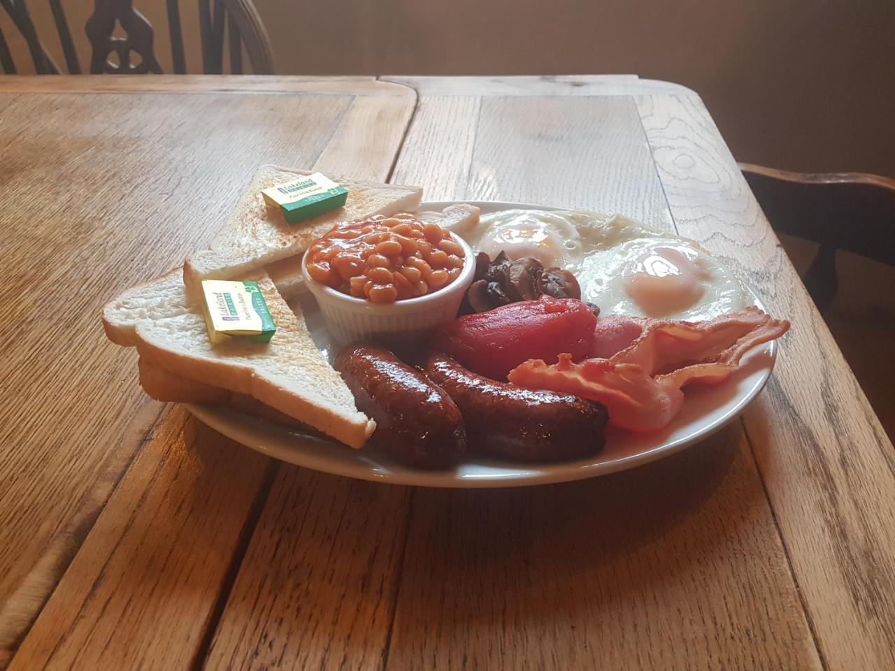 The Wheatsheaf Bramley Surrey Hotel Екстериор снимка