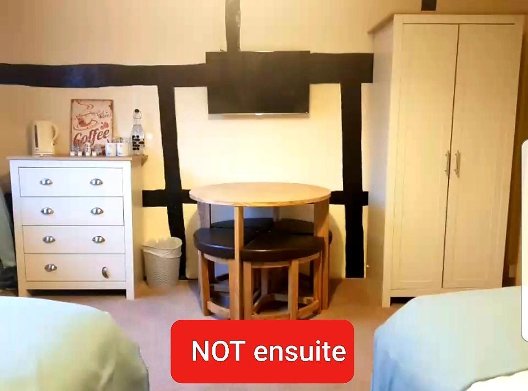 The Wheatsheaf Bramley Surrey Hotel Екстериор снимка